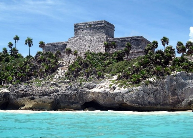  Impressive view of the ancient Mayan city of Tulum 